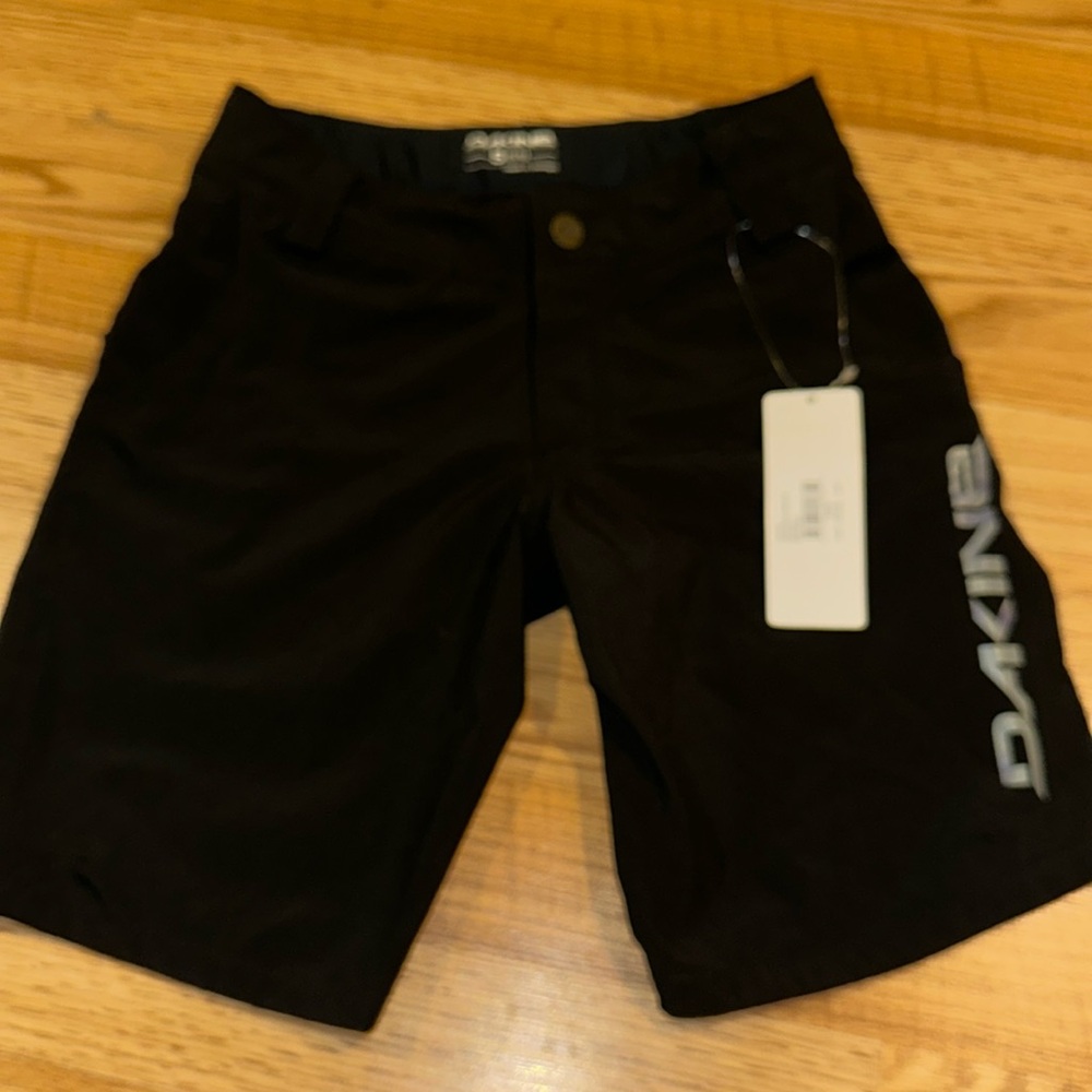 Dakine-kids size S(5/6) bike shorts-NWT
